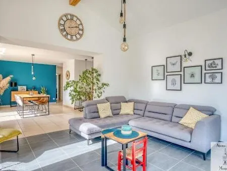 Villa With Pool In Dordogne Soulaures
